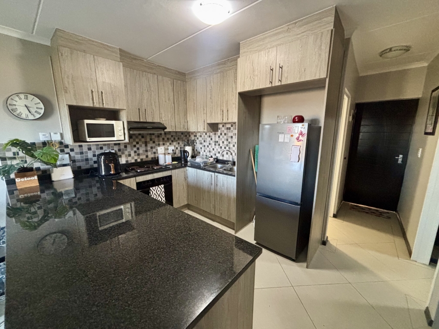 To Let 2 Bedroom Property for Rent in Buh Rein Estate Western Cape
